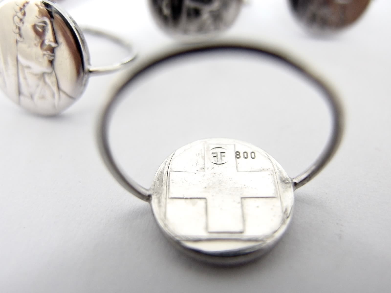 Bague à la croix suisse, poinçon 800